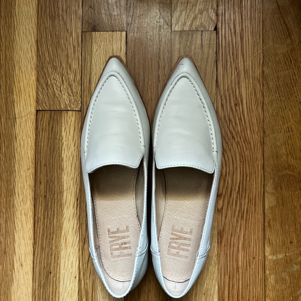 Frye Kenzie Moc Stitch Flat Cream White Pointed Toe Leather Loafer Rubber Sole 7